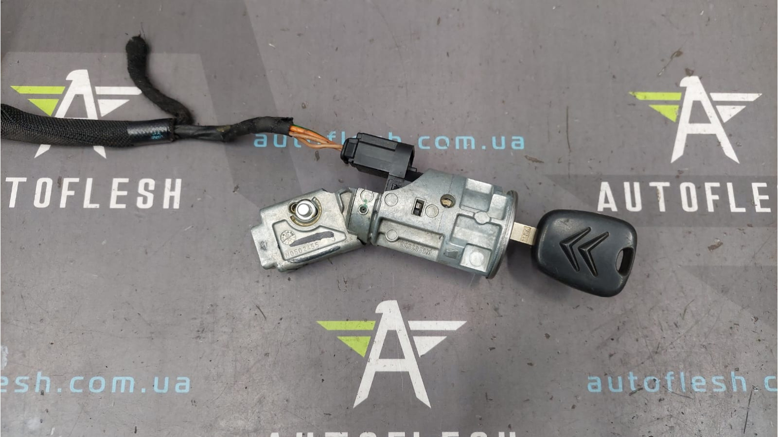 Замок зажигания N0502073, N0502455 Citroen C2 C3 C4 Peugeot 407 бу